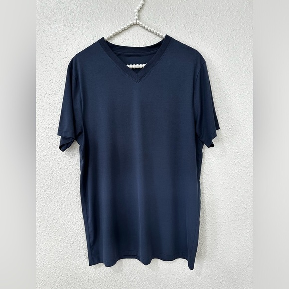 lululemon Fundamental V-Neck T-Shirt Size M - Picture 4 of 11